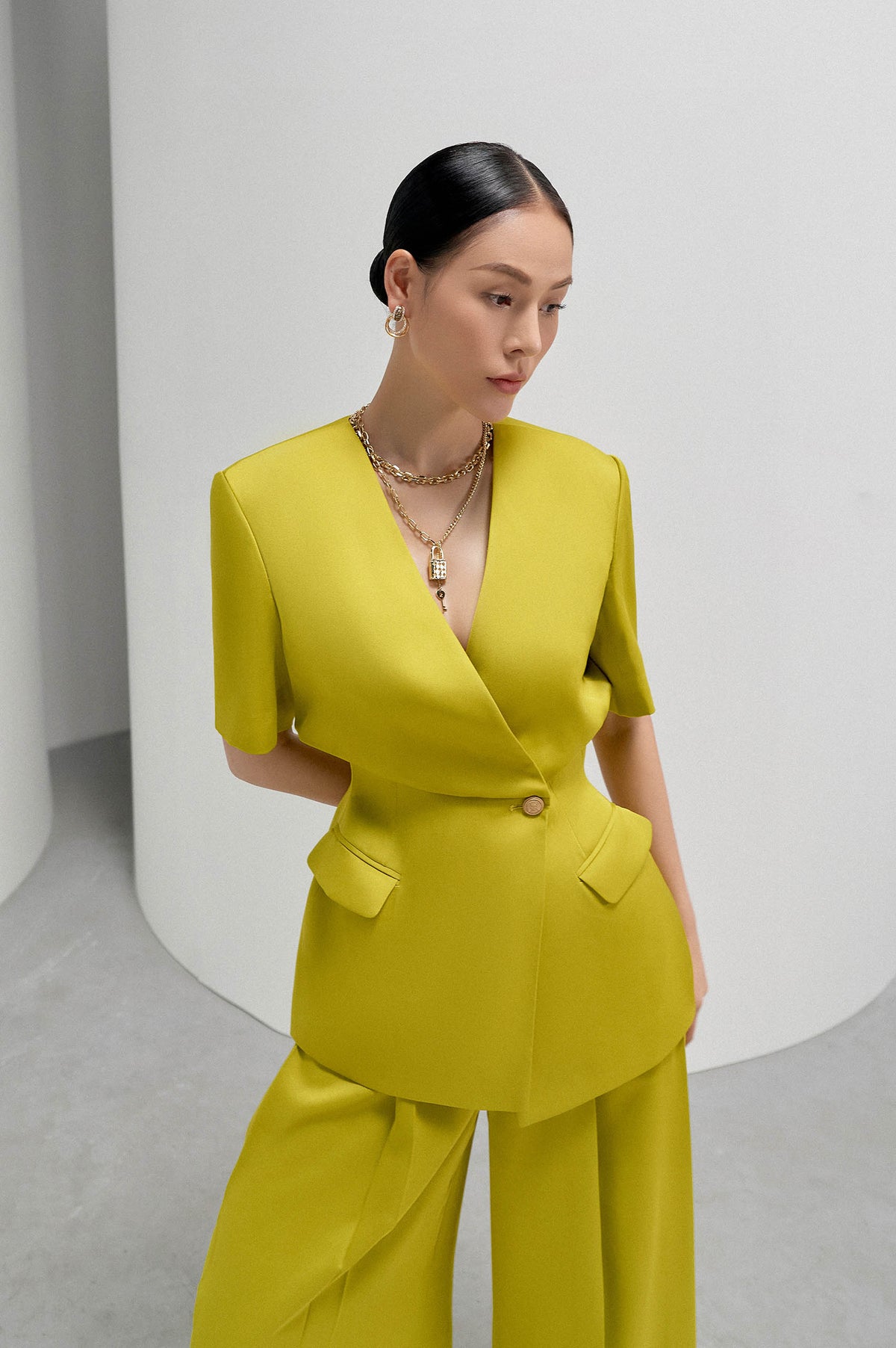 Luster Puffed Hips Vest