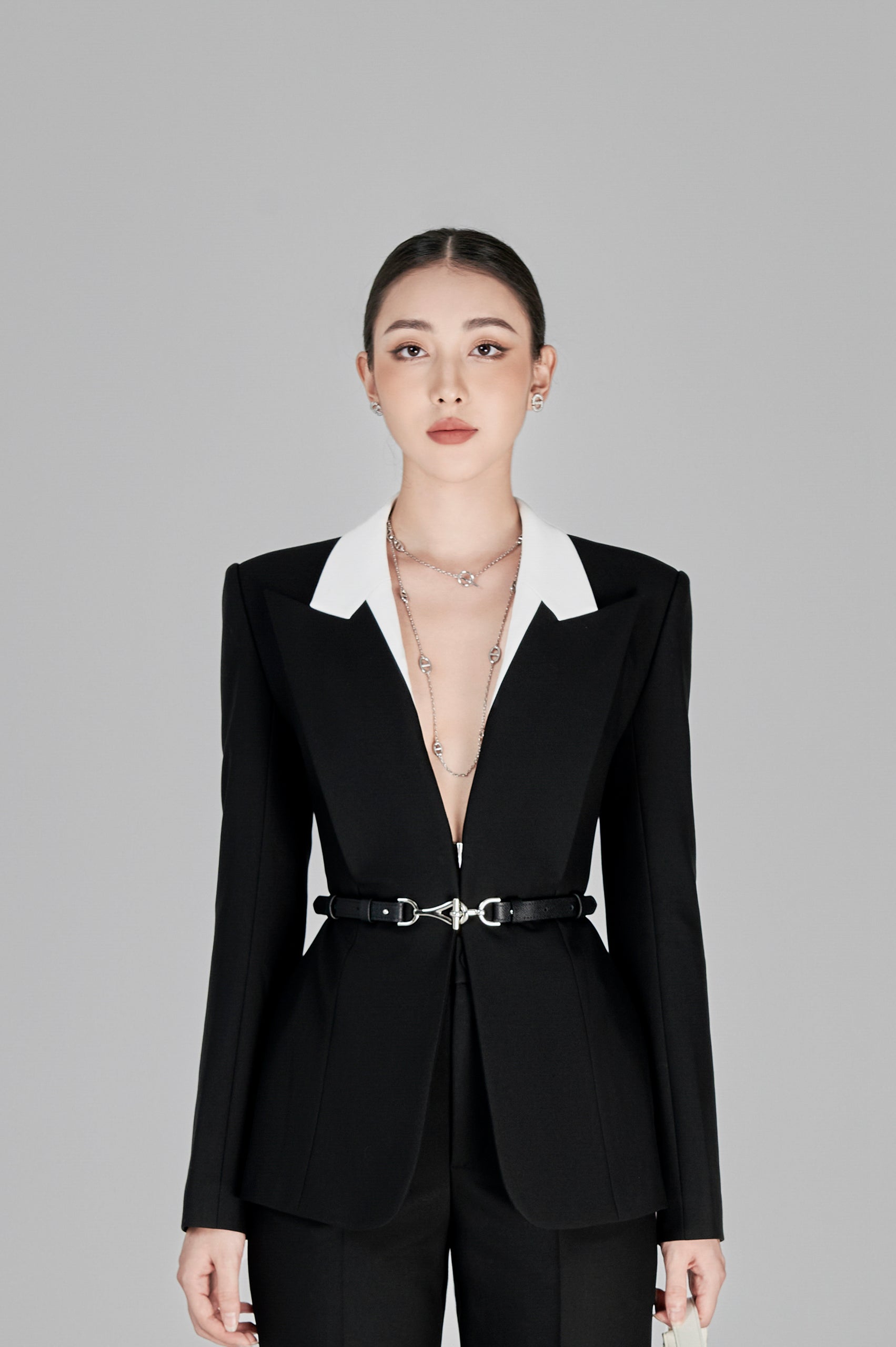 Anda Deep V-neck Blazer