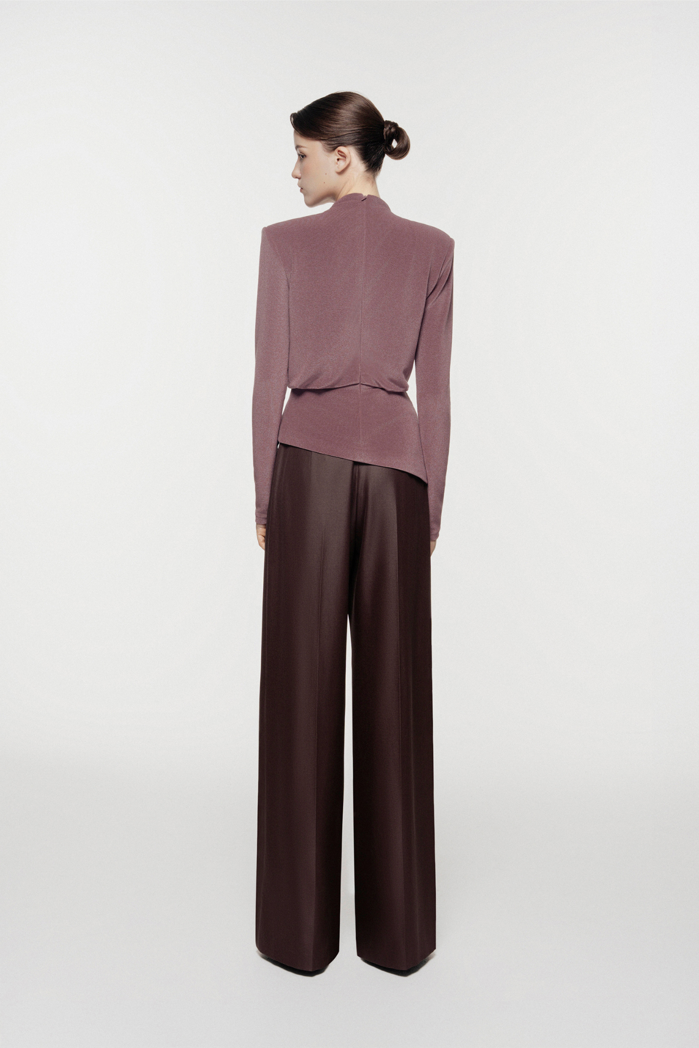 Ring-Draped Sculptural Set Design