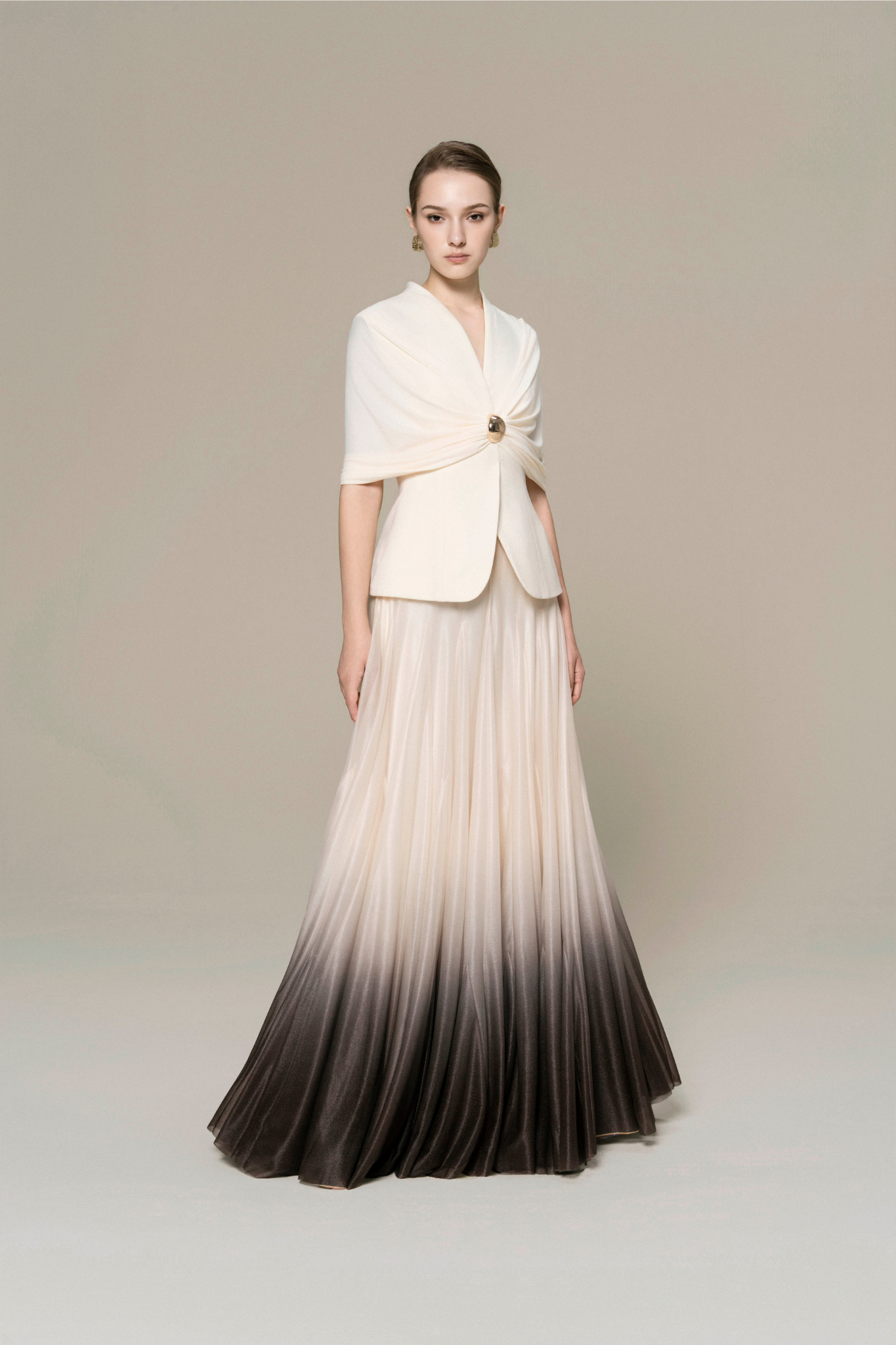 طقم هيكل مبطن مع بنطال واسع الساقين