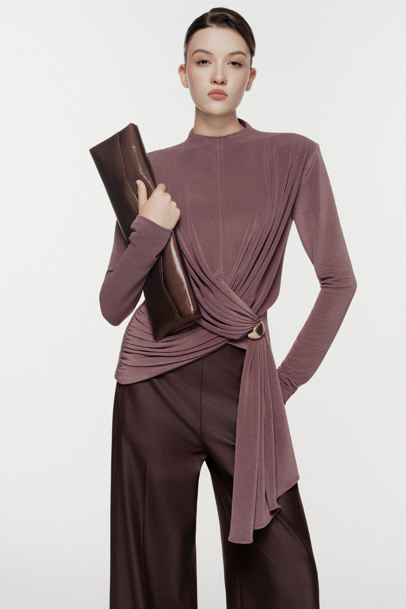 Ring-Draped Sculptural Set Design