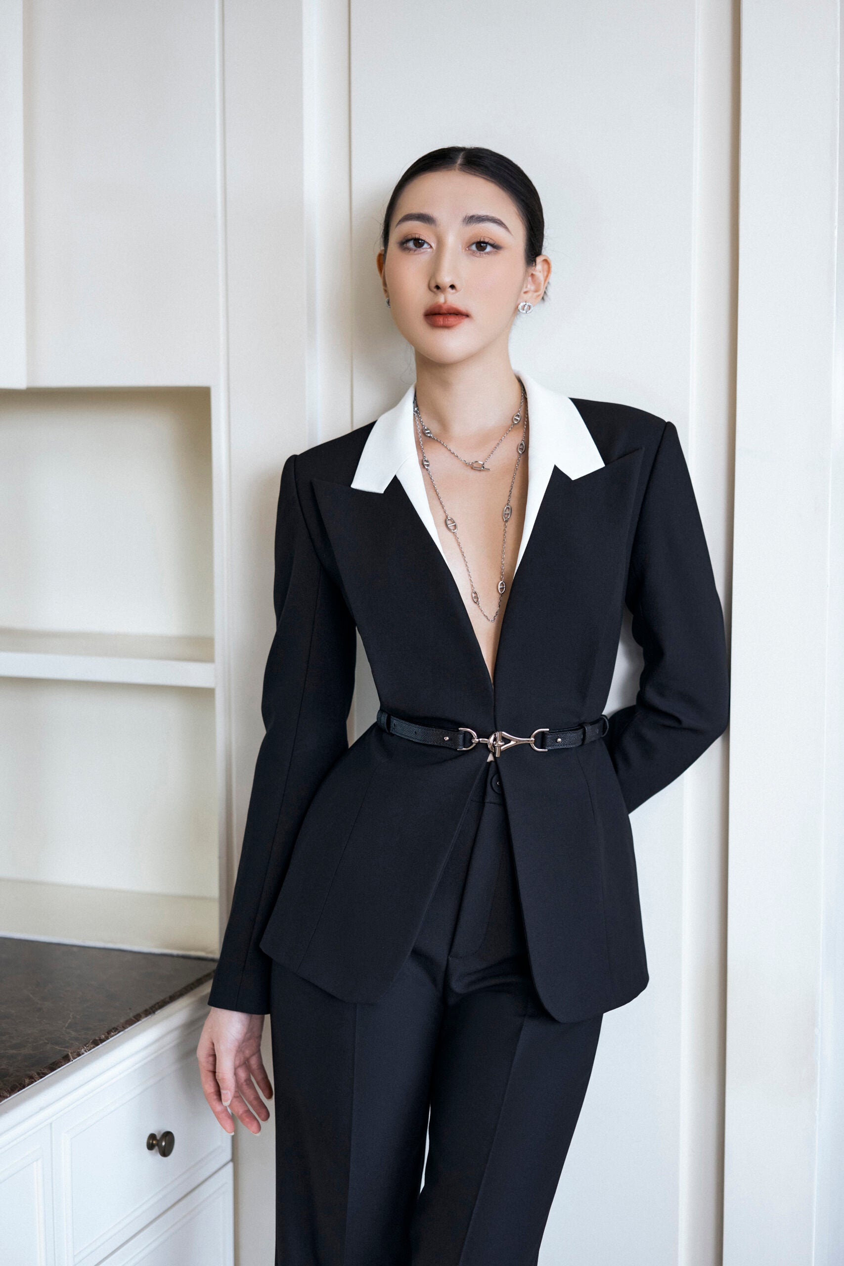 Anda Deep V-neck Blazer