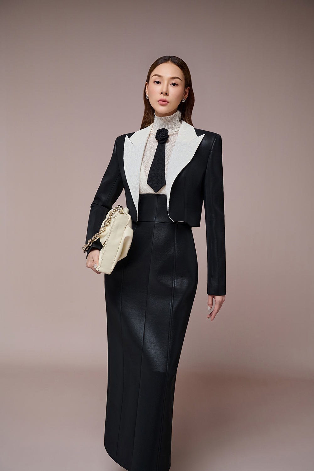 Yara Curved Flaps Croptop Blazer