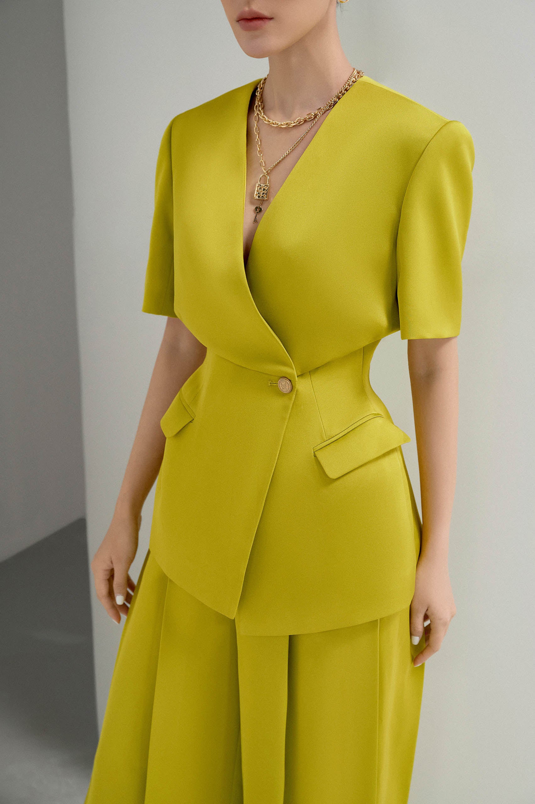 Luster Puffed Hips Vest